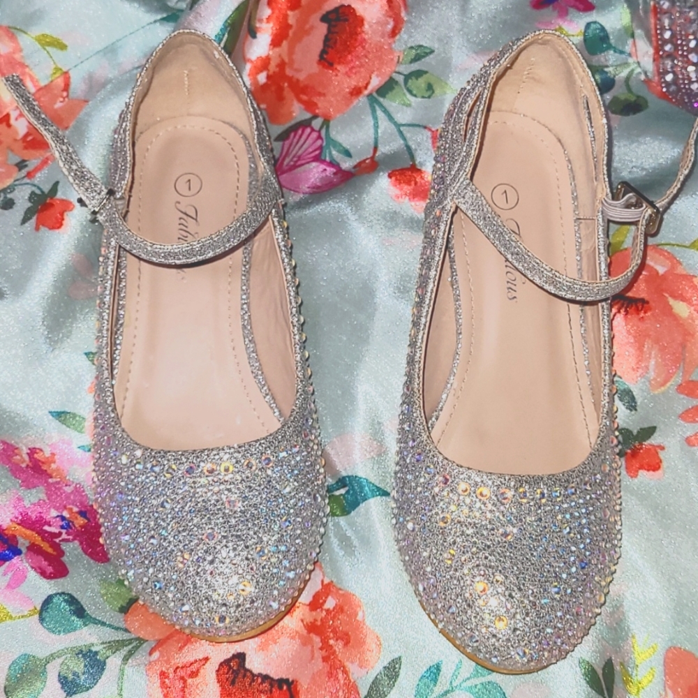 Sliver jeweled kid heels size 1